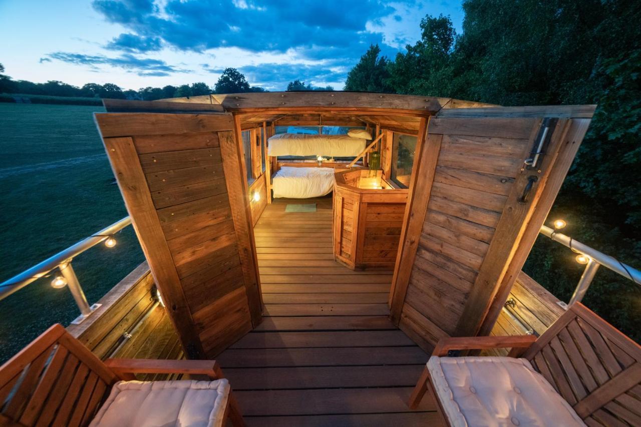 Готель Delightful 2 Bed Double Decker Bus With Hot Tub Акфілд Екстер'єр фото