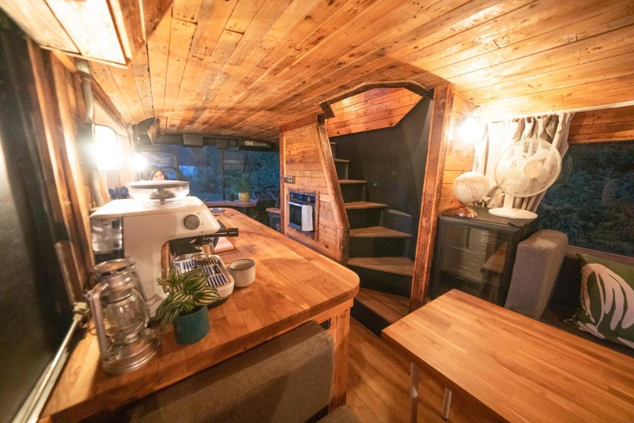 Готель Delightful 2 Bed Double Decker Bus With Hot Tub Акфілд Екстер'єр фото