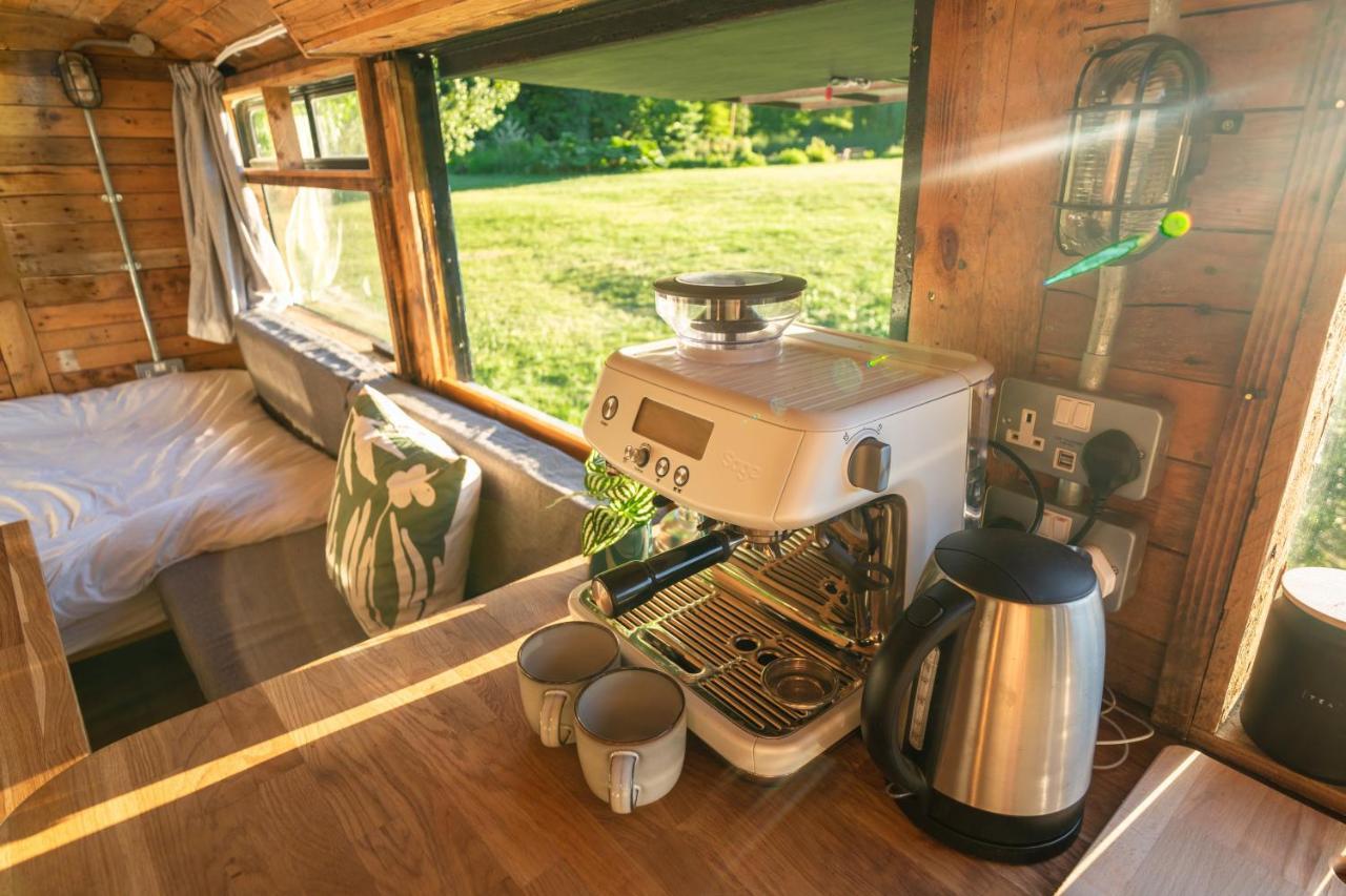 Готель Delightful 2 Bed Double Decker Bus With Hot Tub Акфілд Екстер'єр фото