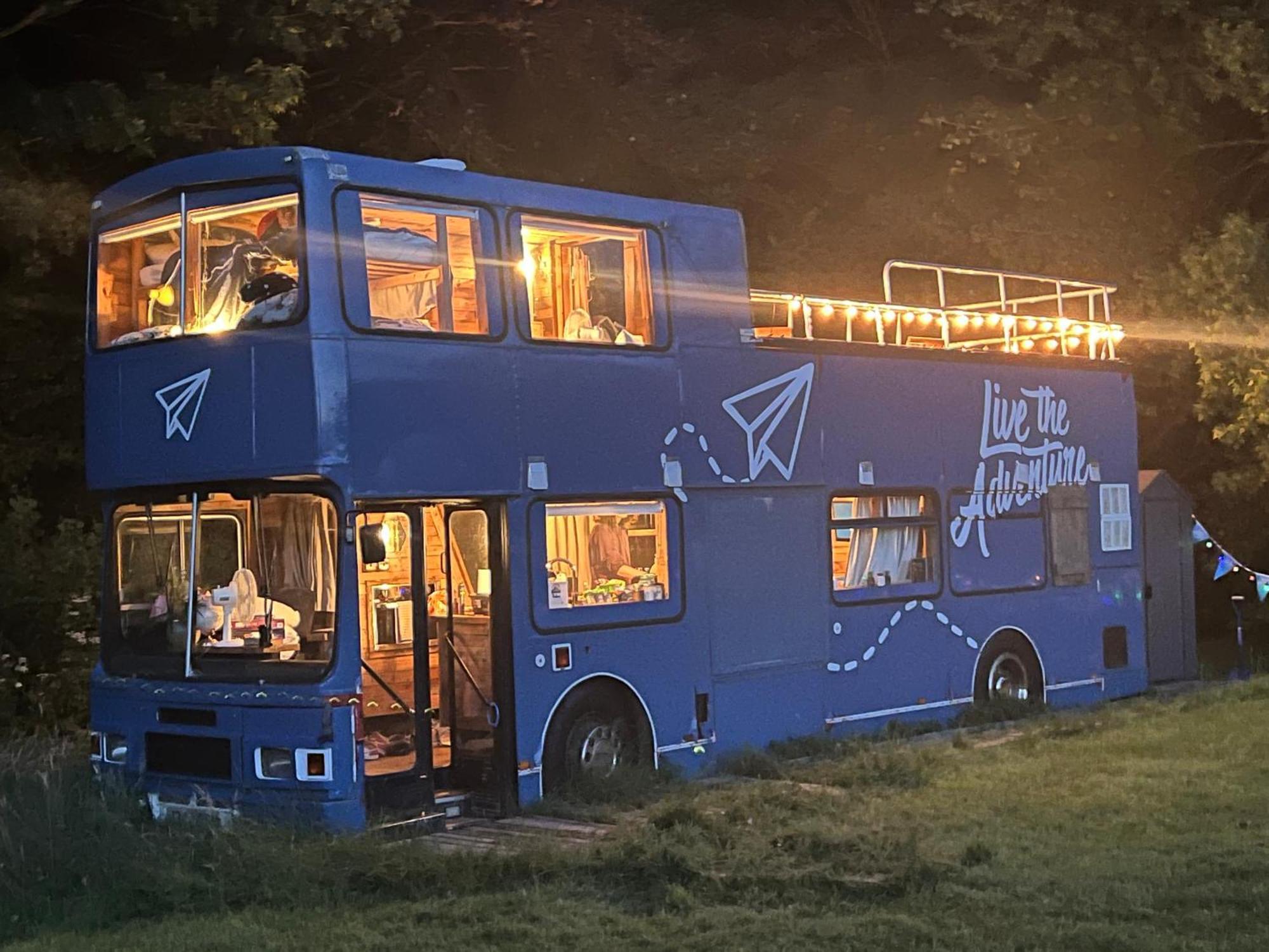 Готель Delightful 2 Bed Double Decker Bus With Hot Tub Акфілд Екстер'єр фото